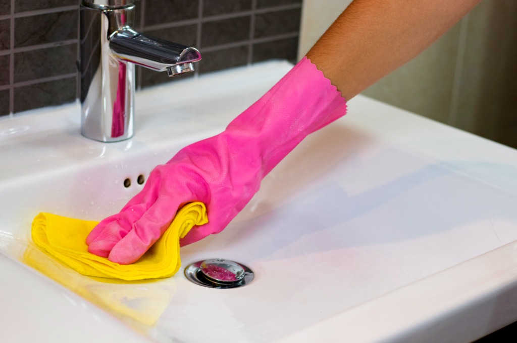 9 Bathroom Cleaning Hacks to Speed Up Your Clean